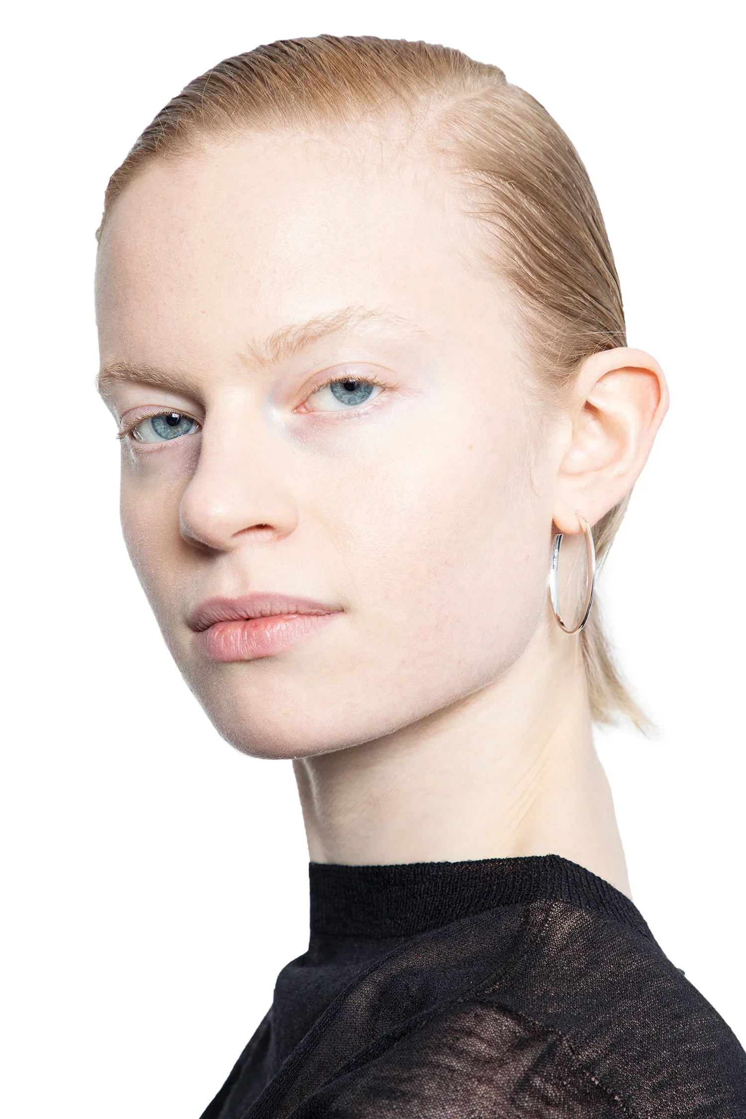 Glow Hoop medium earring - Image 3