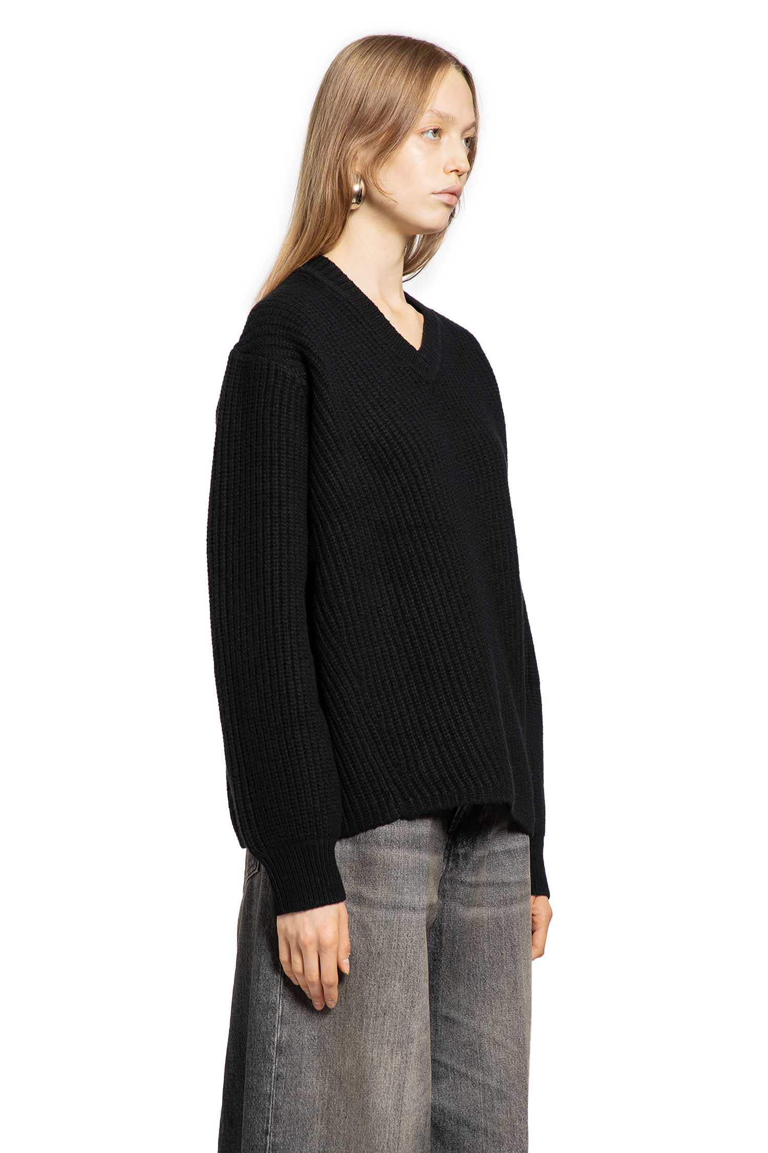 Angled Rib V-Neck - Image 3